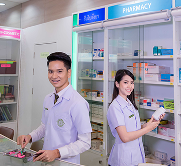 Pharmacy students training at the shop inside 