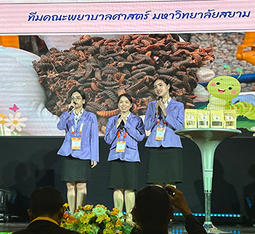 Nursing students winning second prize on action towards carbon neutrality project in Thailand Sustainable Universities competition 2024